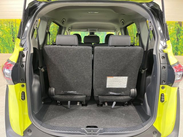 ���i�̂���������ʋ΁A���}���ɏ\���ȉ׎��X�y�[�X���m�ۂ��Ă���܂��B�Z�J���h�V�[�g��|���ƁA�傫�ȉו��̐ύڂ��\�ł���