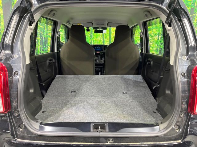 ���i�̂���������ʋ΁A���}���ɏ\���ȉ׎��X�y�[�X���m�ۂ��Ă���܂��B�Z�J���h�V�[�g��|���ƁA�傫�ȉו��̐ύڂ��\�ł���