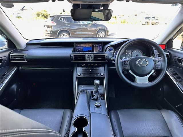 IS300h バージョンL