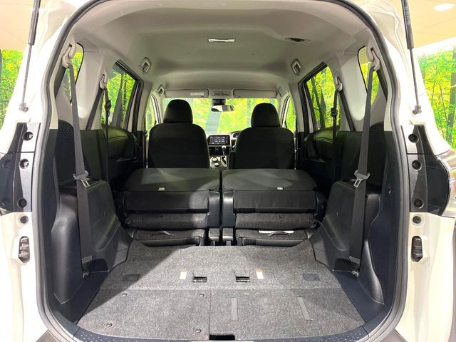 ���i�̂���������ʋ΁A���}���ɏ\���ȉ׎��X�y�[�X���m�ۂ��Ă���܂��B�Z�J���h�V�[�g��|���ƁA�傫�ȉו��̐ύڂ��\�ł���