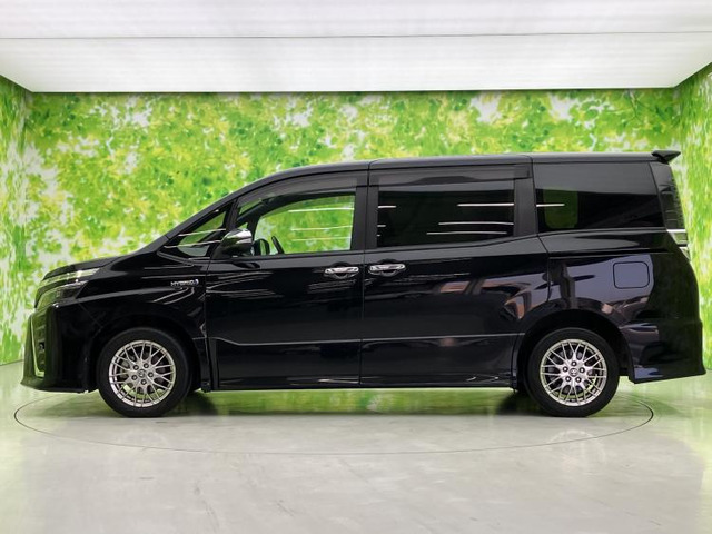 ヴォクシー1.8 ハイブリッド ZS 煌