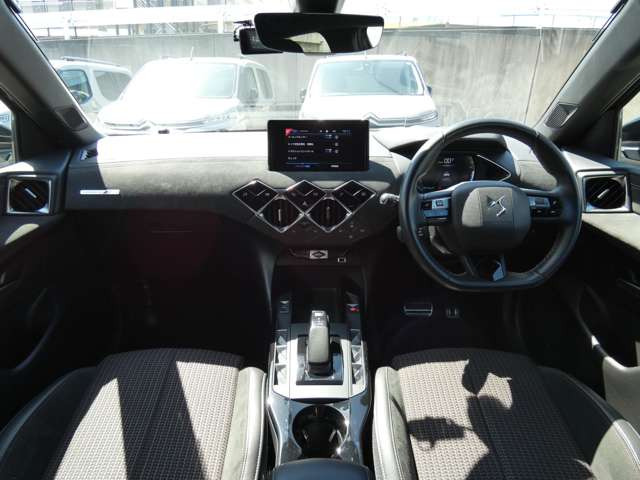 DS3クロスバックE-TENSEパフォーマンスライン