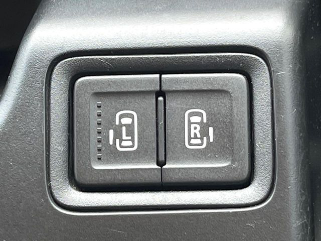 �y�����X���C�h�h�A�z���ԏ�ŗׂ̎ԂƂ̊Ԋu���������ɂ������A�X���C�h�h�A�Ȃ���S!�h�A�I�[�v������������炸�A�J�������L���̂ŏ��~�肪�Ƃ��Ă��ȒP�ł��B�傫�ȉו��̏o���������Ȃ���\��