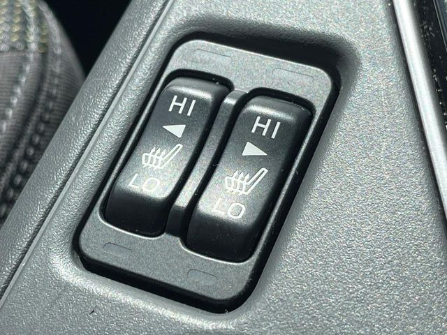 【シートヒーター】寒い日に重宝するシートヒーター!エアコンより早く温まってくれるので寒がりの人も安心ですね♪エアコンの温風は乾燥するから苦手、という方にもをおすすめです。