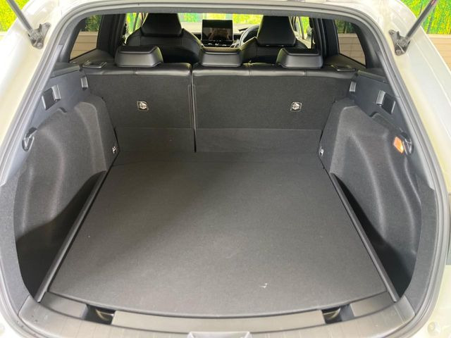 ���i�̂���������ʋ΁A���}���ɏ\���ȉ׎��X�y�[�X���m�ۂ��Ă���܂��B�Z�J���h�V�[�g��|���ƁA�傫�ȉו��̐ύڂ��\�ł���