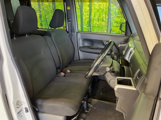 運転席シート廻りは使用感も少なく、良好な状態となっています。丁寧に使われていたことがよくわかりますね。