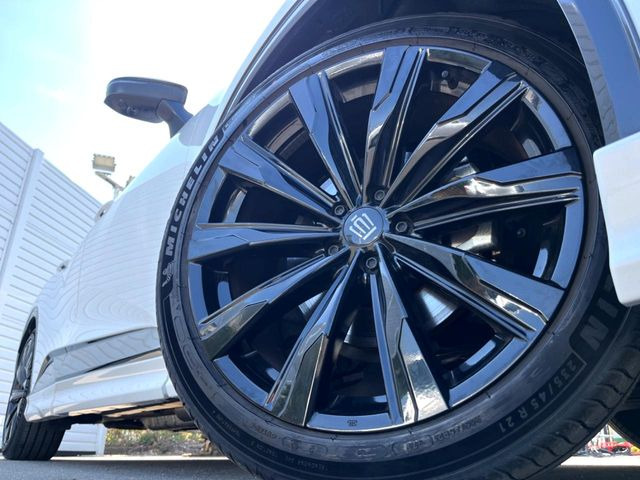 �y����21�C���`�A���~�z�C�[���z�O�ςɃ}�b�`���������A���~�z�C�[���𑕒����Ă���܂��B�e��ЊO�A���~�z�C�[����A�X�^�b�h���X�^�C�����戵�����Ă���܂��B���񂲑��k����������