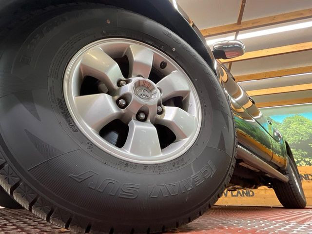 �y����16�C���`�A���~�z�C�[���z�O�ςɃ}�b�`���������A���~�z�C�[���𑕒����Ă���܂��B�e��ЊO�A���~�z�C�[����A�X�^�b�h���X�^�C�����戵�����Ă���܂��B���񂲑��k����������