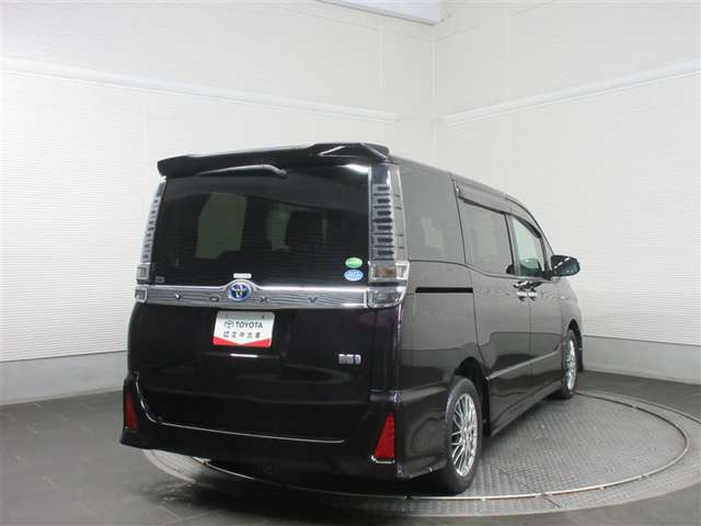 ヴォクシー1.8 ハイブリッド ZS 煌