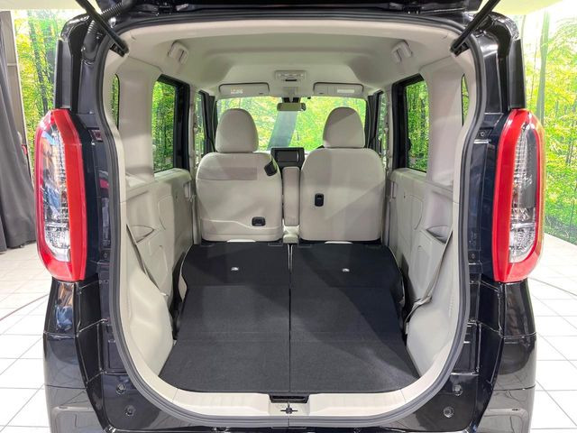 ���i�̂���������ʋ΁A���}���ɏ\���ȉ׎��X�y�[�X���m�ۂ��Ă���܂��B�Z�J���h�V�[�g��|���ƁA�傫�ȉו��̐ύڂ��\�ł���