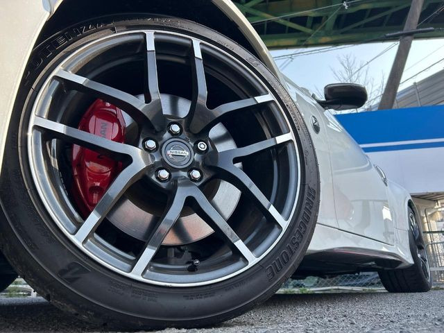 �y����19�C���`�A���~�z�C�[���z�O�ςɃ}�b�`���������A���~�z�C�[���𑕒����Ă���܂��B�e��ЊO�A���~�z�C�[����A�X�^�b�h���X�^�C�����戵�����Ă���܂��B���񂲑��k����������