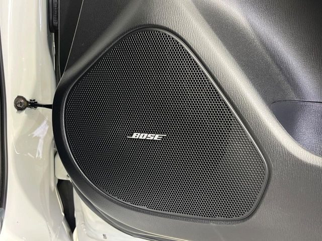 �yBOSE�T�E���h�V�X�e���z���[�J�[�I�v�V�����̍��i�ʃT�E���h�V�X�e���𓋍ځB��p�̃`���[�j���O���{���ꂽ�召�l�X�ȃX�s�[�J�[����ǎ��ȃT�E���h���t�ł��A�Տꊴ���ӂ�鉹����Ԃ����o���܂��B