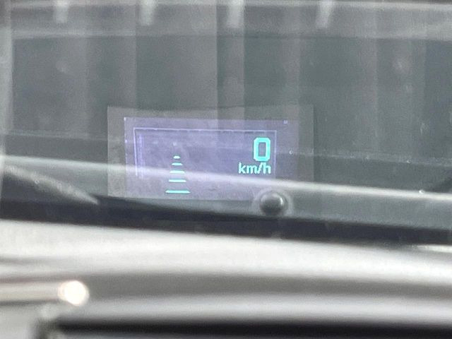 �y�w�b�h�A�b�v�f�B�X�v���C�z���݂̑��x�⑖�s�����f�W�^���\���ŉ^�]�ȑO���̃K���X�ɓ��e!�^�]���A�ڐ������炳���K�v�ȏ����m�F�ł���̂łƂ��Ă��֗��ň��S!