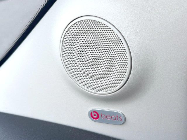 ��beats�T�E���h�V�X�e��:�Ԏ했�ɍœK�ȃ`���[�j���O���{�����ABeats Audio�v���~�A���T�E���h�V�X�e���𓋍ځB�d�����̂��鉹�y�����y���݂��������܂��B