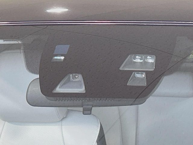 �y�X�}�[�g�V�e�B�u���[�L�T�|�[�g�z�ᑬ���s���ɑO���̎ԗ�����F�����A�Փ˂������Ȏ��͌x��ƃu���[�L�ŏՓˉ���Ɣ�Q�y�����A�V�X�g�B�����S�Ƀh���C�u�����y���݂��������܂��B