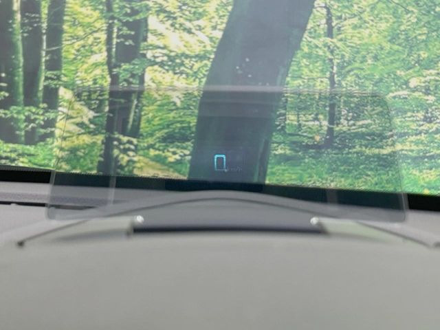 �y�w�b�h�A�b�v�f�B�X�v���C�z���݂̑��x�⑖�s�����f�W�^���\���ŉ^�]�ȑO���̃K���X�ɓ��e!�^�]���A�ڐ������炳���K�v�ȏ����m�F�ł���̂łƂ��Ă��֗��ň��S!