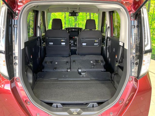 普段のお買い物や通勤、送迎等に十分な荷室スペースを確保しております。セカンドシートを倒すと、大きな荷物の積載も可能です♪
