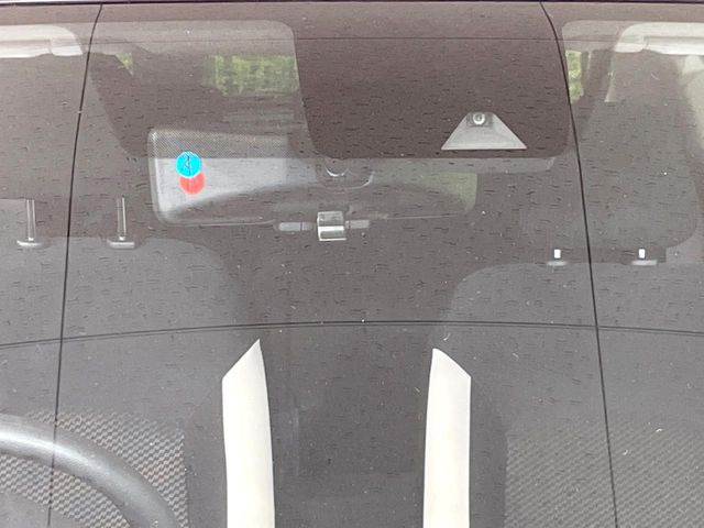 �y�G�}�[�W�F���V�[�u���[�L�z���s���ɑO���̎ԗ�����F�����A�Փ˂������Ȏ��͌x��ƃu���[�L�ŏՓˉ���Ɣ�Q�y�����A�V�X�g�B�����S�Ƀh���C�u�����y���݂��������܂��B