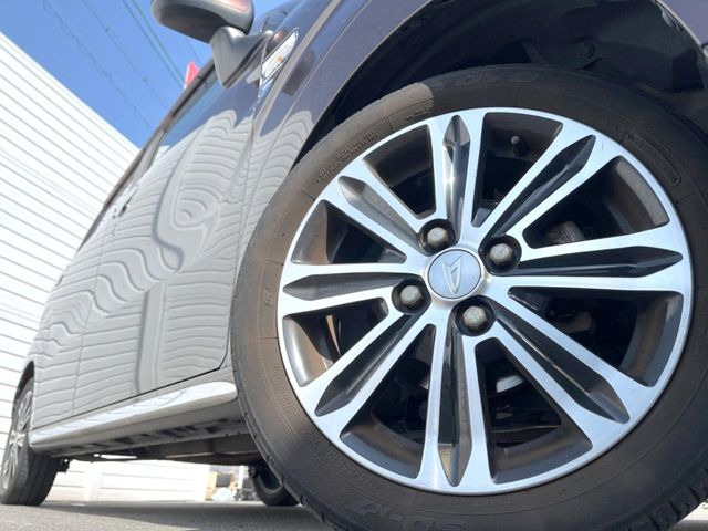 �y����15�C���`�A���~�z�C�[���z�O�ςɃ}�b�`���������A���~�z�C�[���𑕒����Ă���܂��B�e��ЊO�A���~�z�C�[����A�X�^�b�h���X�^�C�����戵�����Ă���܂��B���񂲑��k����������