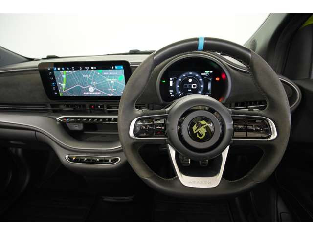 �X�p���^���Ȏd�l�̃w�b�h���X�g��̌^�X�|�[�c�V�[�g�ɂ̓T�\���̃��S�G���{�X���{����Ă���A100%�d�C�����ԂɂȂ��Ă�������蔲����&ldquo;�A�o���g�炵��&rdquo;�����L�~���������郂�f���ł��B