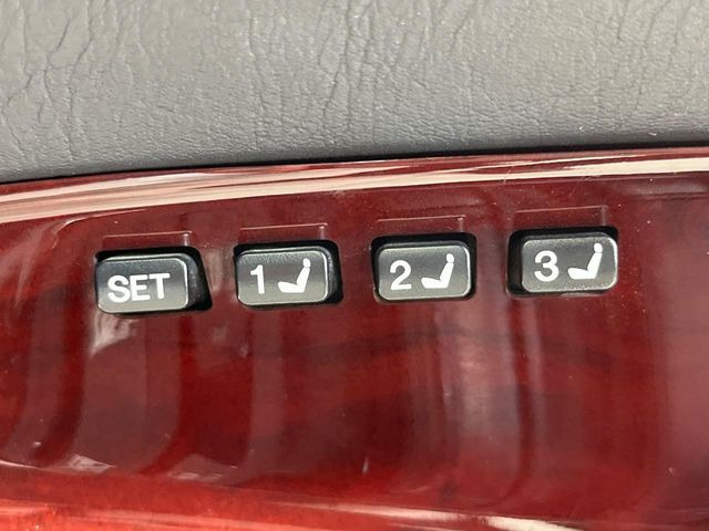 【メモリー機能付きパワーシート】ドライバーごとに設定したシート位置を記憶して、ボタン一つで切り替えできる便利な機能!運転する方が複数名いらっしゃるご家庭におすすめです♪