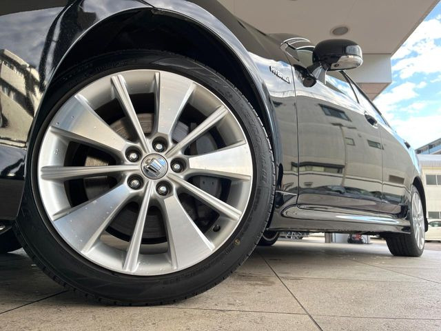 �y18�C���`�A���~�z�C�[���z�O�ςɃ}�b�`�����A���~�z�C�[���𑕒����Ă���܂��B�e��A���~�z�C�[����A�X�^�b�h���X�^�C�����戵�����Ă���܂��B���񂲑��k����������