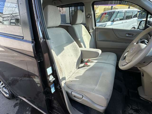 ���̋Ǝ҂ɂ������ې􂢁A�V�[�g�̃^�o�R�Ȃǂɂ��R�Q���̃��y�A��(�L��)�������Ă���܂��B