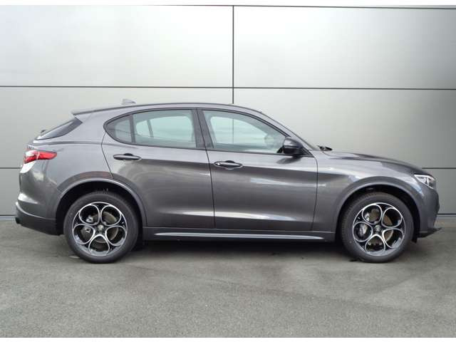 ステルヴィオ2.2 ターボ ディーゼル Q4 Ti 4WD