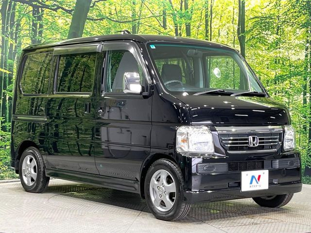 高透明度のガラス皮膜で撥水はもちろん、上質なツヤ・光沢を実現。紫外線や酸性雨から大切な愛車を保護し、色あせ・劣化を防止。「弾スプラッシュコート」、「弾プリミッサコート」からお選びいただけます。