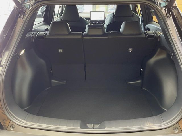 ���i�̂���������ʋ΁A���}���ɏ\���ȉ׎��X�y�[�X���m�ۂ��Ă���܂��B�Z�J���h�V�[�g��|���ƁA�傫�ȉו��̐ύڂ��\�ł���