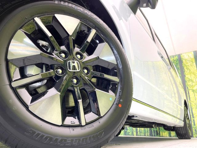 �y����16�C���`�A���~�z�C�[���z�O�ςɃ}�b�`���������A���~�z�C�[���𑕒����Ă���܂��B�e��ЊO�A���~�z�C�[����A�X�^�b�h���X�^�C�����戵�����Ă���܂��B���񂲑��k����������