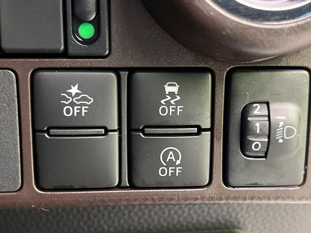 【スマートアシスト】走行中に前方の車両等を認識し、衝突しそうな時は警報とブレーキで衝突回避と被害軽減をアシスト。より安全にドライブをお楽しみいただけます。