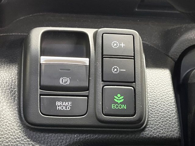 �y�I�[�g�u���[�L�z�[���h�z�M���҂���a�؂Œ�Ԏ��Ƀu���[�L���瑫�𗣂��Ă��A��~��Ԃ�ێ����Ă���܂��B�O�i����Ƃ��̓A�N�Z���𓥂߂Ύ����ŉ��������̂ň��S��X���^�]���y�ɂȂ�܂���