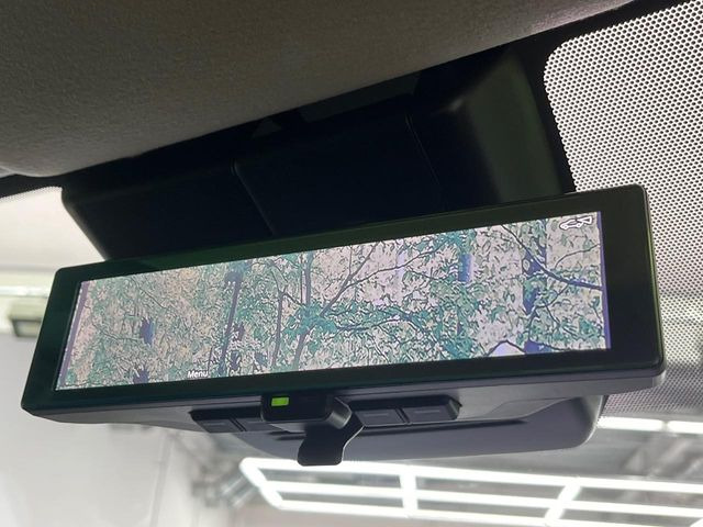 【インテリジェントルームミラー】後席の大きな荷物や同乗者で後方が確認しづらい時でも安心!カメラが撮影した車両後方の映像をルームミラー内に表示。クリアな視界で状況の確認が可能です!