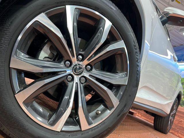 �y���������C���`�A���~�z�C�[���z�O�ςɃ}�b�`���������A���~�z�C�[���𑕒����Ă���܂��B�e��ЊO�A���~�z�C�[����A�X�^�b�h���X�^�C�����戵�����Ă���܂��B���񂲑��k����������