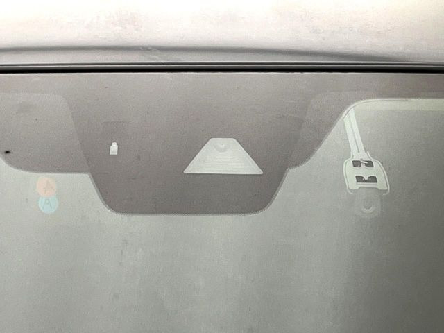 �y�X�}�[�g�u���[�L�T�|�[�g�z���s���ɑO���̎ԗ�����F�����A�Փ˂������Ȏ��͌x��ƃu���[�L�ŏՓˉ���Ɣ�Q�y�����A�V�X�g�B�����S�Ƀh���C�u�����y���݂��������܂��B