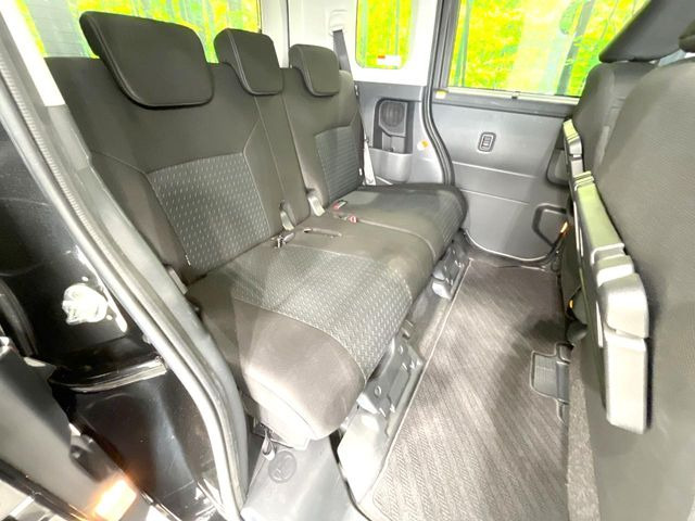 後部座席も気になるようなキズ・汚れやへたり等、大きなダメージはなく、良好な状態です。