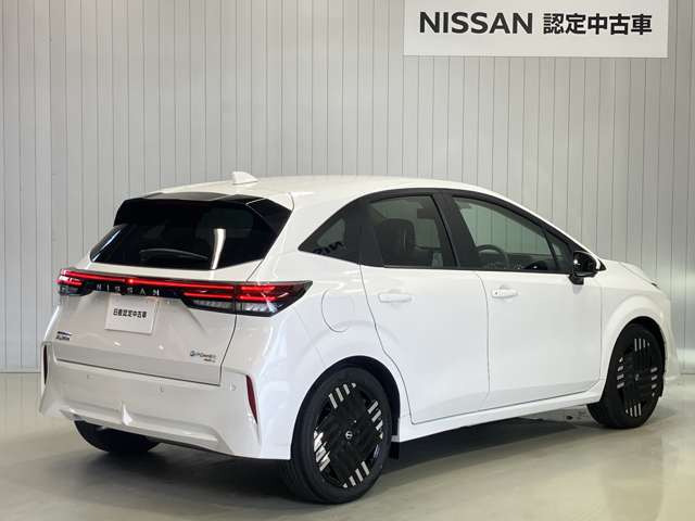 ノートオーラ1.2 G FOUR レザーエディション 4WD