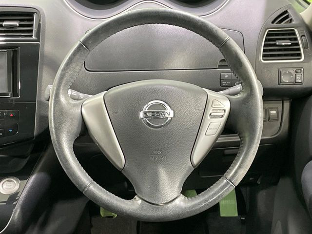 �y�����v�����X�e�A�����O�z�㎿�Ȋv���g�p���邱�ƂŁA��ɂ����������݂ƂĂ��^�]���₷���n���h���ł���