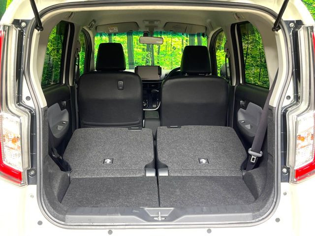 ���i�̂���������ʋ΁A���}���ɏ\���ȉ׎��X�y�[�X���m�ۂ��Ă���܂��B�Z�J���h�V�[�g��|���ƁA�傫�ȉו��̐ύڂ��\�ł���