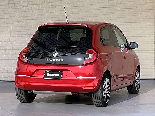 トゥインゴインテンス