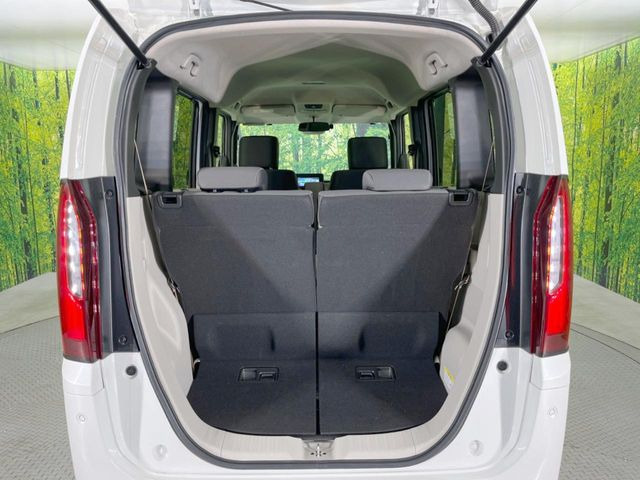 ���i�̂���������ʋ΁A���}���ɏ\���ȉ׎��X�y�[�X���m�ۂ��Ă���܂��B�Z�J���h�V�[�g��|���ƁA�傫�ȉו��̐ύڂ��\�ł���