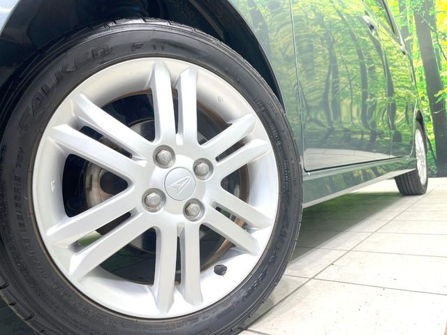 �y����15�C���`�A���~�z�C�[���z�O�ςɃ}�b�`���������A���~�z�C�[���𑕒����Ă���܂��B�e��ЊO�A���~�z�C�[����A�X�^�b�h���X�^�C�����戵�����Ă���܂��B���񂲑��k����������