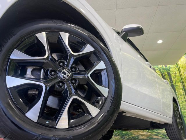 �y����18�C���`�A���~�z�C�[���z�O�ςɃ}�b�`���������A���~�z�C�[���𑕒����Ă���܂��B�e��ЊO�A���~�z�C�[����A�X�^�b�h���X�^�C�����戵�����Ă���܂��B���񂲑��k����������