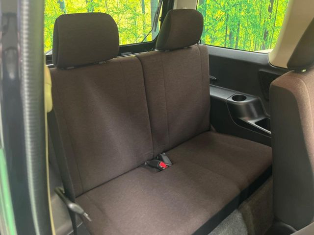 後部座席も気になるようなキズ・汚れやへたり等、大きなダメージはなく、良好な状態です。