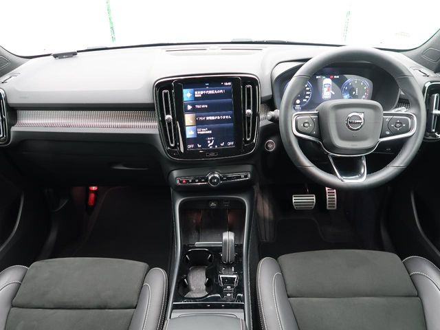 XC40B4 AWD Rデザイン 4WD