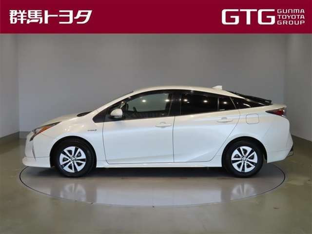 プリウス1.8 A E-Four 4WD