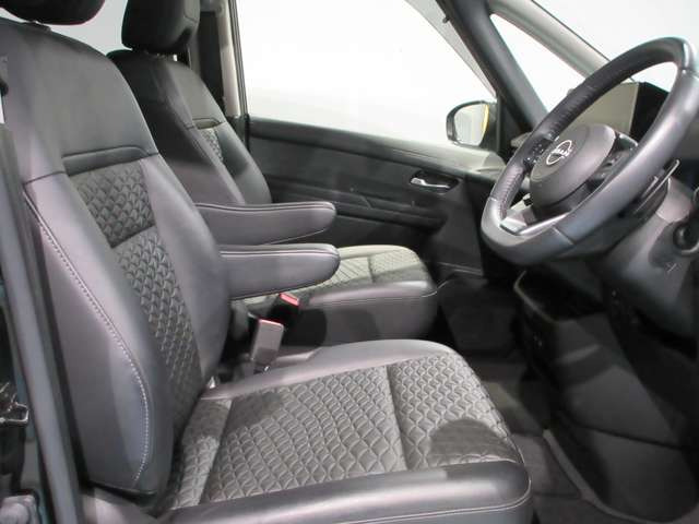 セレナ2.0 ハイウェイスターV 4WD