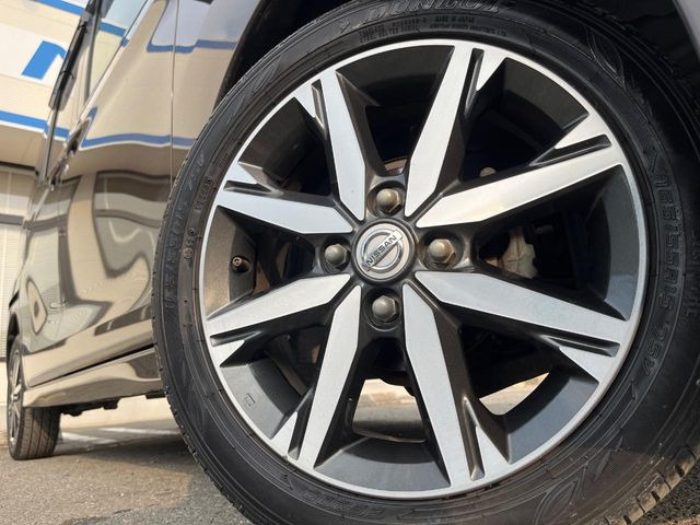 �y����15�C���`�A���~�z�C�[���z�O�ςɃ}�b�`���������A���~�z�C�[���𑕒����Ă���܂��B�e��ЊO�A���~�z�C�[����A�X�^�b�h���X�^�C�����戵�����Ă���܂��B���񂲑��k����������