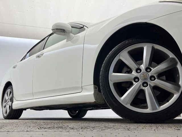 �y����18�C���`�A���~�z�C�[���z�O�ςɃ}�b�`���������A���~�z�C�[���𑕒����Ă���܂��B�e��ЊO�A���~�z�C�[����A�X�^�b�h���X�^�C�����戵�����Ă���܂��B���񂲑��k����������